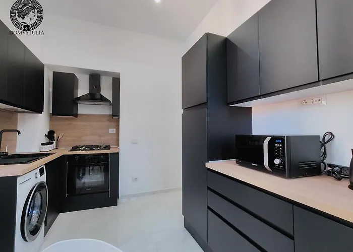 Guest house Domus Iulia - Colosseo 4*