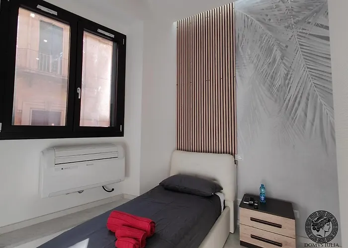 Domus Iulia - Colosseo 4*