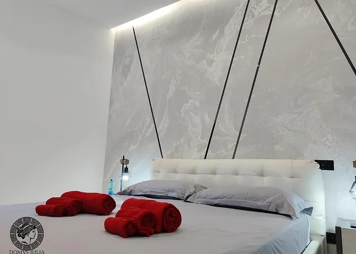 Guest house Domus Iulia - Colosseo 4*